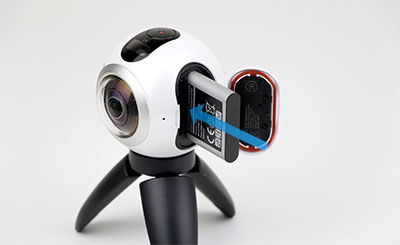 Gear 360: Installer, charger ou retirer la pile (SM-C200)
