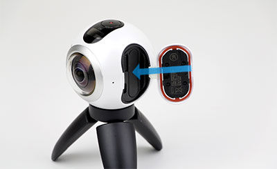 Gear 360: Installer, charger ou retirer la pile (SM-C200)