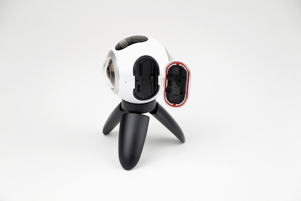 Gear 360: Installer, charger ou retirer la pile (SM-C200)