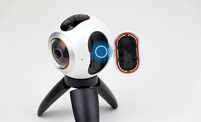 Gear 360: Installer, charger ou retirer la pile (SM-C200)