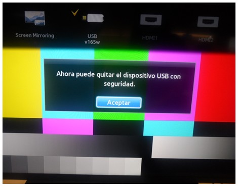 ¿Cómo retirar de manera segura la USB del televisor?