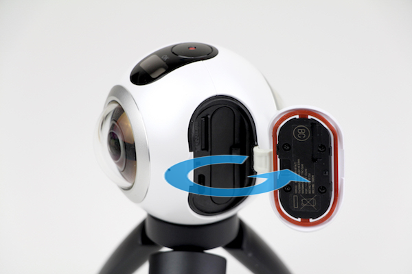 Cámara Gear 360 - ¿Cómo retiro la batería de mi cámara 360?