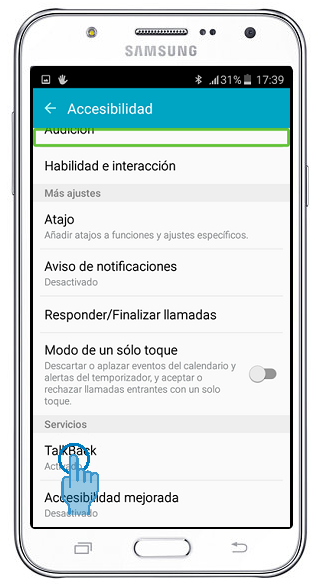 Galaxy J7 - ¿Cómo se activa la función de TalkBackel en celular?