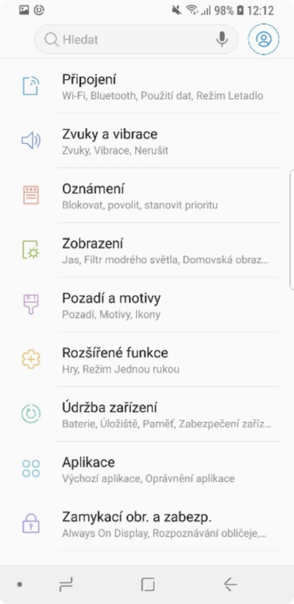 Jak skrýt navigační panel při používání aplikací v režimu celé obrazovky