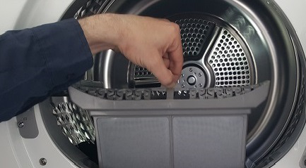 Wie reinige ich den Filtereinsatz meines Trockners?