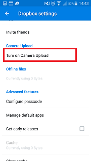 Rul ned i menuen Indstillinger, og tryk på Turn on Camera Upload