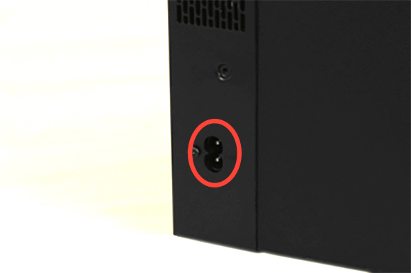 Conectamos el cable de alimentación del subwoofer al mismo y, después, a la corriente