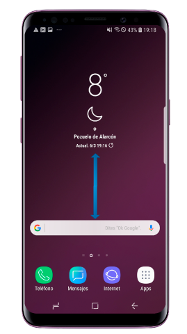 Deslizando hacia arriba o hacia abajo la pantalla de inicio podrás abrir el menú de aplicaciones sin necesidad de utilizar el botón de Apps