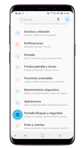 Abre “Ajustes” y pulsa “Pantalla Bloqueo y seguridad”