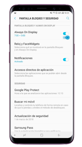 Desliza el botón para activar la función “Always on Display” y pulsa la opción “Reloj y FaceWidgets”