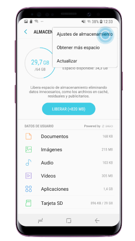Abre “Más opciones” y selecciona “Ajustes de almacenamiento”