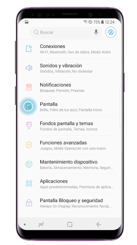 Abre “Ajustes” y pulsa sobre “Pantalla”