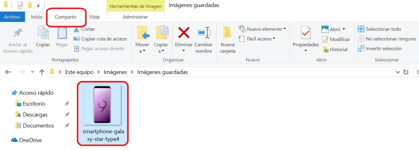 En el Explorador de Archivos, selecciona los documentos que quieres compartir y después haz clic en la pestaña Compartir