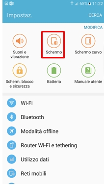 Dentro impostazioni trovi la voce Schermo