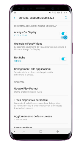 Trascina il cursore della funzione Always on Display verso destra per attivarla e clicca l’opzione “Orologio e FaceWidget”