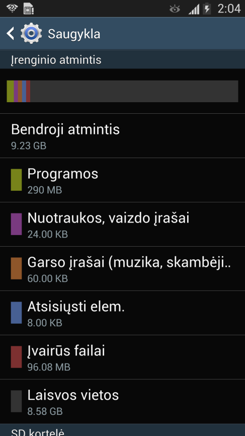 Kodėl telefone matau mažesnį laisvos atminties dydį negu nurodyta specifikacijose?