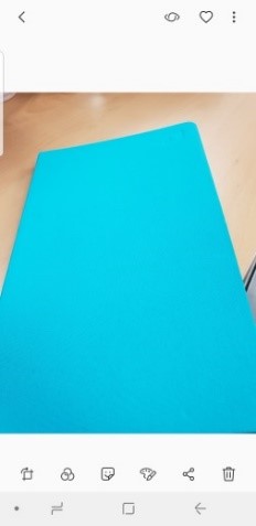 Fra ‘Galleri’: Velg et bilde og trykk på Bixby Vision-ikonet som vises øverst på skjermen