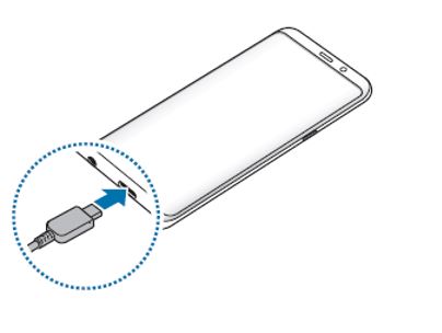 Koble USB-kabelen til USB-strømadapteren og plugg USB-kabelen i universalkontakten på enheten