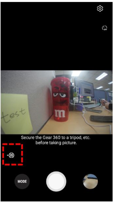 How do I switch cameras on my Samsung Gear 360 (2017)?