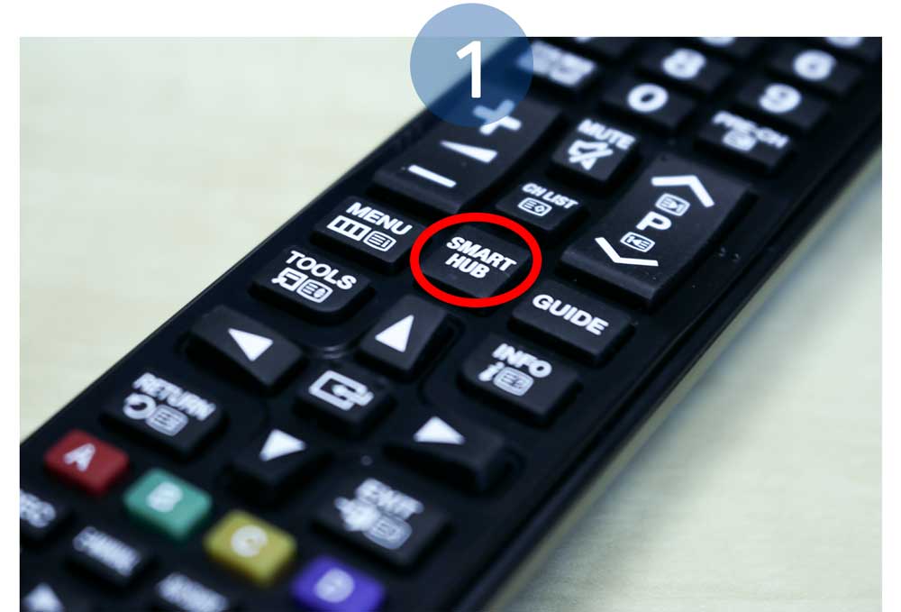 Aceda ao Smart Hub na Smart TV