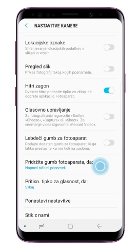 Pritisnite „Držite gumb kamere, da“