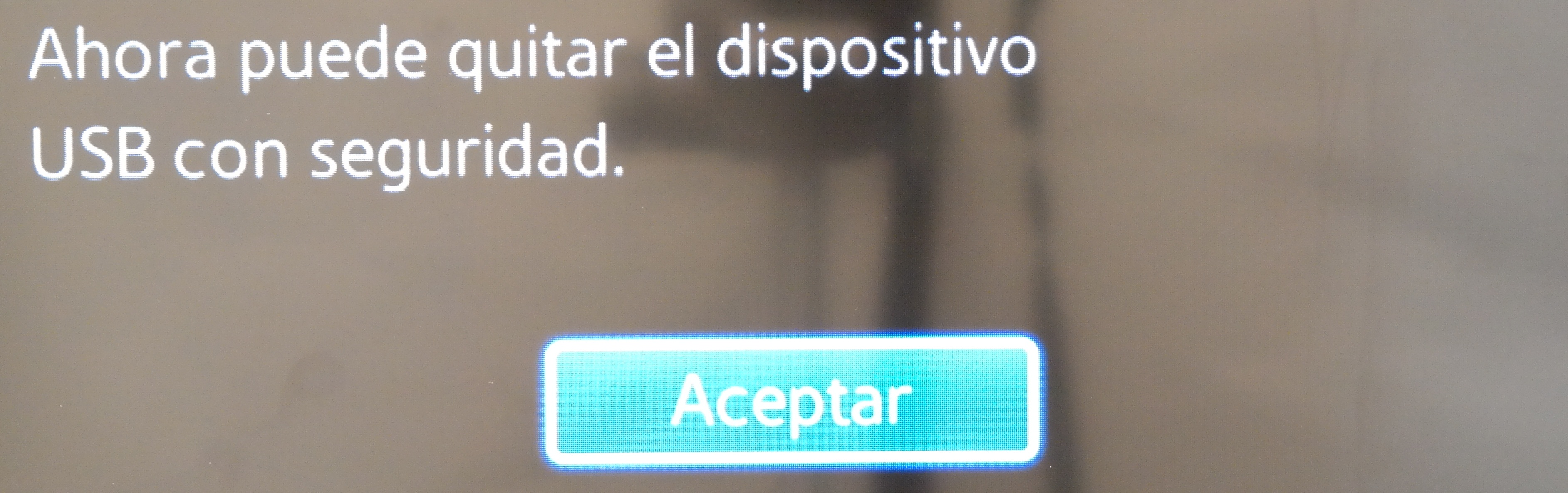 ¿Cómo retirar de forma segura una memoria USB de un Smart TV?