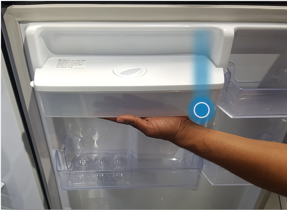 Refrigerador - ¿Cómo retirar el tanque dispensador de |